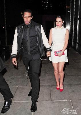 Cheryl_and_Kimberley_Leaving_a_London_restaurant_14_02_13_282929.jpg