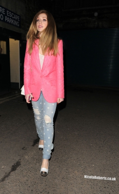 Nicola_Roberts_leaving_a_Fashion_Show_at_Somerset_House_16_02_13_281129.jpg