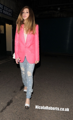 Nicola_Roberts_leaving_a_Fashion_Show_at_Somerset_House_16_02_13_282429.jpg