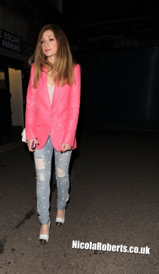 Nicola_Roberts_leaving_a_Fashion_Show_at_Somerset_House_16_02_13_282529.jpg