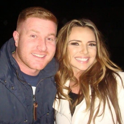 Sarah_and_Nadine_leaving_a_hotel_in_Newcastle_22_02_13_282729.jpg
