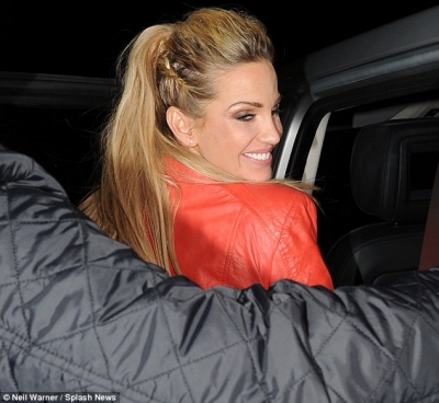 Sarah_and_Nadine_leaving_Malmasion_bar_21_02_13_281929.jpg