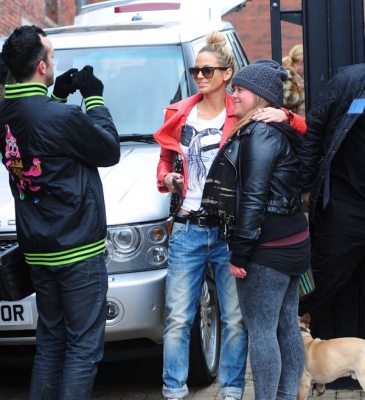 Sarah_and_Nadine_leaving_their_hotel2C_Newcastle_21_02_13_28329.jpg