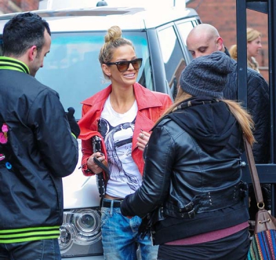 Sarah_and_Nadine_leaving_their_hotel2C_Newcastle_21_02_13_28429.jpg