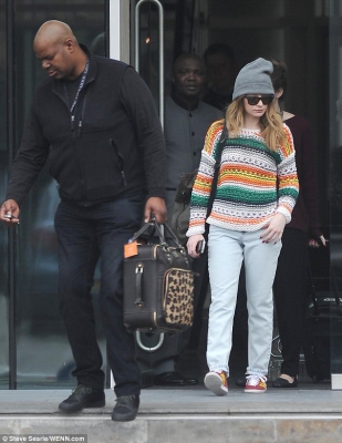 Nicola_Roberts_leaving_a_hotel_in_Manchester_07_03_13_281529.jpg
