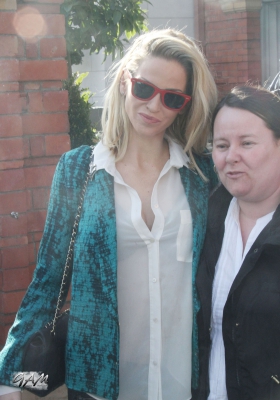 Sarah_Harding_meets_fans_outside_her_hotel2C_Dublin_15_03_13_281629.jpg