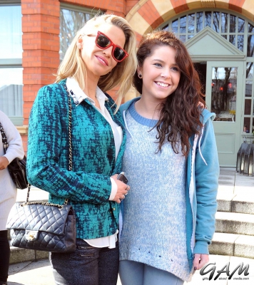 Sarah_Harding_meets_fans_outside_her_hotel2C_Dublin_15_03_13_28229.jpg