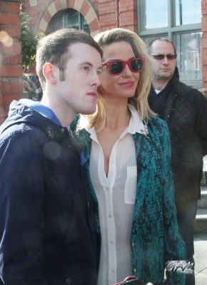 Sarah_Harding_meets_fans_outside_her_hotel2C_Dublin_15_03_13_28429.jpg
