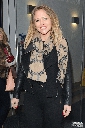 Kimberley_Walsh_leaving_the_Heart_FM_radio_station_05_04_13_2810129.gif