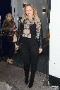 Kimberley_Walsh_leaving_the_Heart_FM_radio_station_05_04_13_2810229.gif
