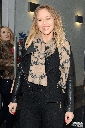 Kimberley_Walsh_leaving_the_Heart_FM_radio_station_05_04_13_2810329.gif