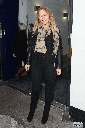 Kimberley_Walsh_leaving_the_Heart_FM_radio_station_05_04_13_2811029.gif