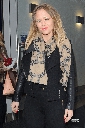 Kimberley_Walsh_leaving_the_Heart_FM_radio_station_05_04_13_2811129.gif