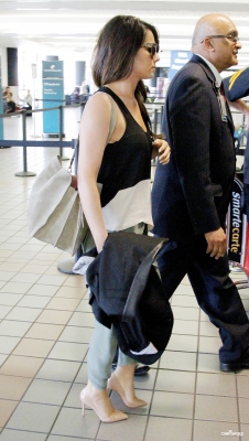 Cheryl_arriving_Lax_airport_11_04_13_281029.jpg