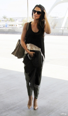 Cheryl_arriving_Lax_airport_11_04_13_281229.jpg