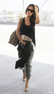 Cheryl_arriving_Lax_airport_11_04_13_281529.jpg