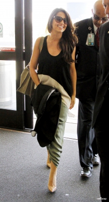 Cheryl_arriving_Lax_airport_11_04_13_28229.jpg