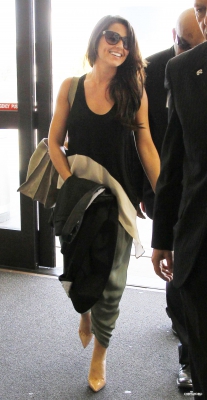 Cheryl_arriving_Lax_airport_11_04_13_28329.jpg