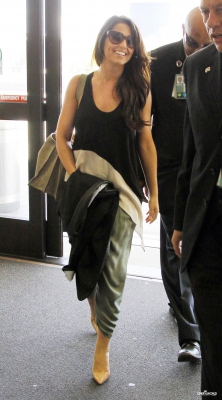 Cheryl_arriving_Lax_airport_11_04_13_28429.jpg