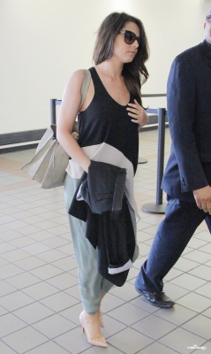 Cheryl_arriving_Lax_airport_11_04_13_28729.jpg