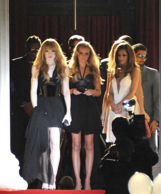 Girls_Aloud_filming_Kit_Kat_18_03_08_18.jpg