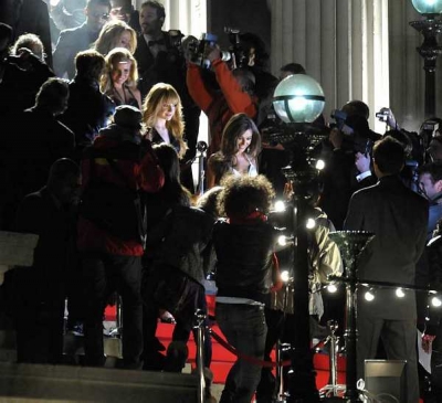 Girls_Aloud_filming_Kit_Kat_18_03_08_48.jpg