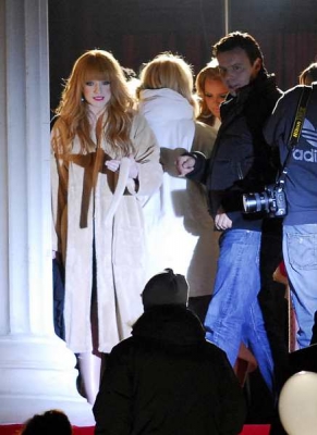 Girls_Aloud_filming_Kit_Kat_18_03_08_68.jpg