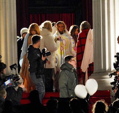 Girls_Aloud_filming_Kit_Kat_18_03_08_71.jpg