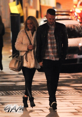 Sarah_Harding_and_boyfriend_leaving_a_cinema2C_London_12_04_13_2810129.jpg