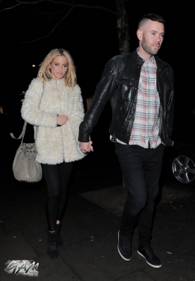 Sarah_Harding_and_boyfriend_leaving_a_cinema2C_London_12_04_13_2810629.jpg
