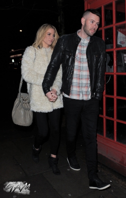 Sarah_Harding_and_boyfriend_leaving_a_cinema2C_London_12_04_13_2810729.jpg