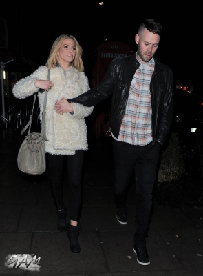 Sarah_Harding_and_boyfriend_leaving_a_cinema2C_London_12_04_13_2810829.jpg