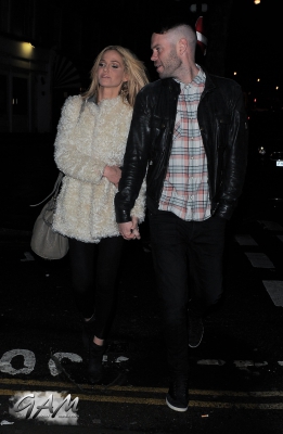 Sarah_Harding_and_boyfriend_leaving_a_cinema2C_London_12_04_13_2810929.jpg