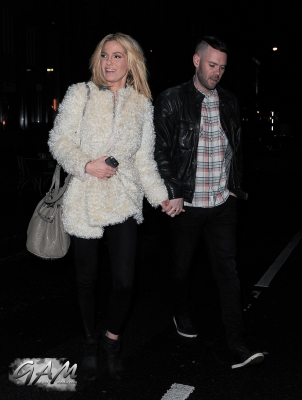 Sarah_Harding_and_boyfriend_leaving_a_cinema2C_London_12_04_13_2811429.jpg