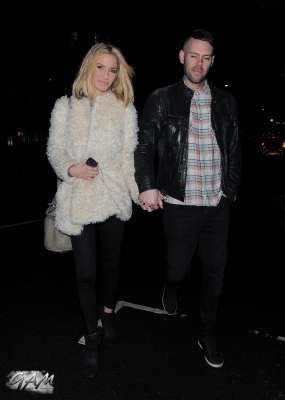 Sarah_Harding_and_boyfriend_leaving_a_cinema2C_London_12_04_13_2811529.jpg