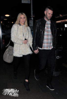 Sarah_Harding_and_boyfriend_leaving_a_cinema2C_London_12_04_13_281329.jpg