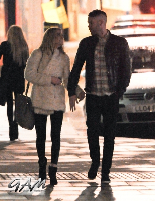 Sarah_Harding_and_boyfriend_leaving_a_cinema2C_London_12_04_13_282529.jpg