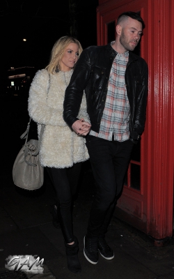 Sarah_Harding_and_boyfriend_leaving_a_cinema2C_London_12_04_13_282829.jpg