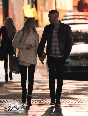 Sarah_Harding_and_boyfriend_leaving_a_cinema2C_London_12_04_13_282929.jpg