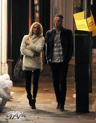 Sarah_Harding_and_boyfriend_leaving_a_cinema2C_London_12_04_13_283629.jpg