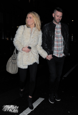 Sarah_Harding_and_boyfriend_leaving_a_cinema2C_London_12_04_13_284129.jpg