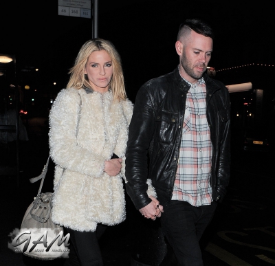 Sarah_Harding_and_boyfriend_leaving_a_cinema2C_London_12_04_13_285129.jpg