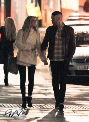 Sarah_Harding_and_boyfriend_leaving_a_cinema2C_London_12_04_13_28529.jpg