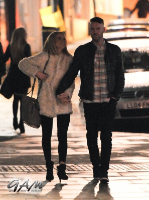 Sarah_Harding_and_boyfriend_leaving_a_cinema2C_London_12_04_13_286129.jpg