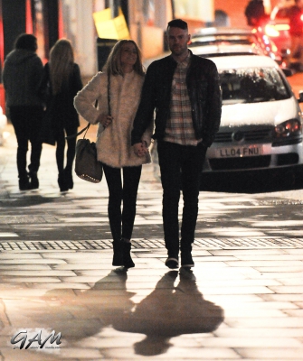Sarah_Harding_and_boyfriend_leaving_a_cinema2C_London_12_04_13_28629.jpg