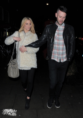 Sarah_Harding_and_boyfriend_leaving_a_cinema2C_London_12_04_13_286429.jpg