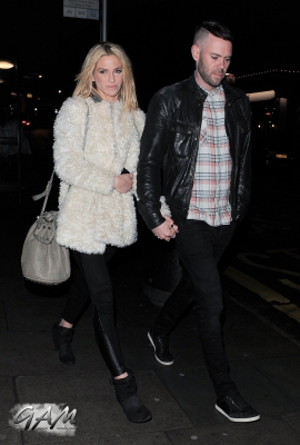 Sarah_Harding_and_boyfriend_leaving_a_cinema2C_London_12_04_13_286529.jpg