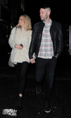 Sarah_Harding_and_boyfriend_leaving_a_cinema2C_London_12_04_13_287329.jpg