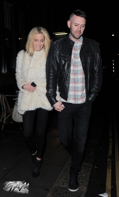 Sarah_Harding_and_boyfriend_leaving_a_cinema2C_London_12_04_13_287429.jpg