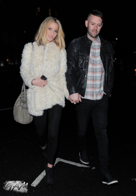 Sarah_Harding_and_boyfriend_leaving_a_cinema2C_London_12_04_13_287629.jpg